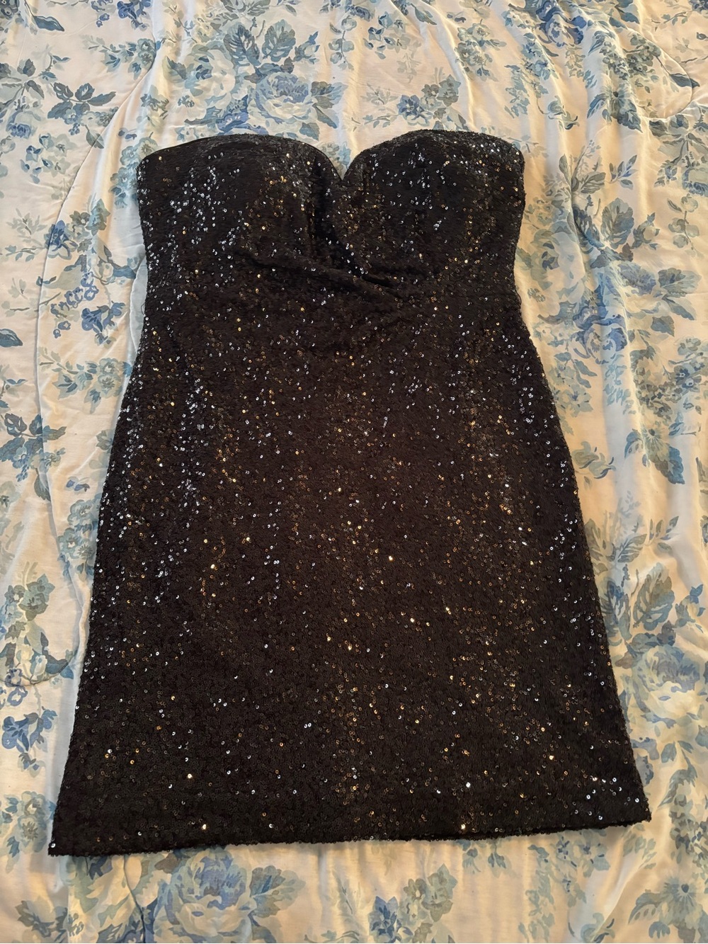 Beautiful Donna Karan Black Strapless Sequin Mini Dress